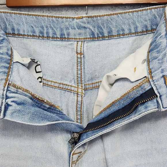 BDG- Women's distressed light wash skinny jeans - Picture 4 of 8